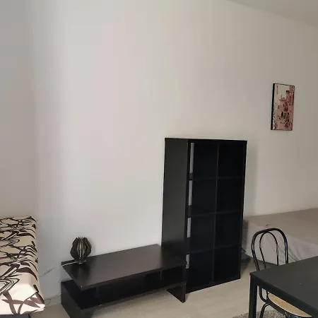 Beautiful In Center Apartment *