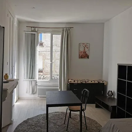 Beautiful In Center Apartment *